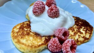 Read more about the article Placuszki twarogowe, Czyli Pomysł na Słodkie Śniadanie Bez Cukru
