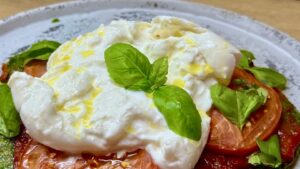 Read more about the article KETO Pizza – 3 Składniki, Tylko 1g Węglowodanów!