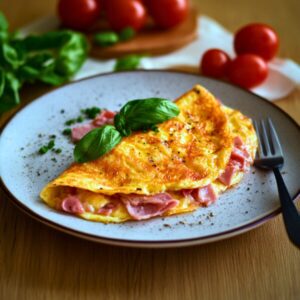 Omlet z szynką, serem i bazylią