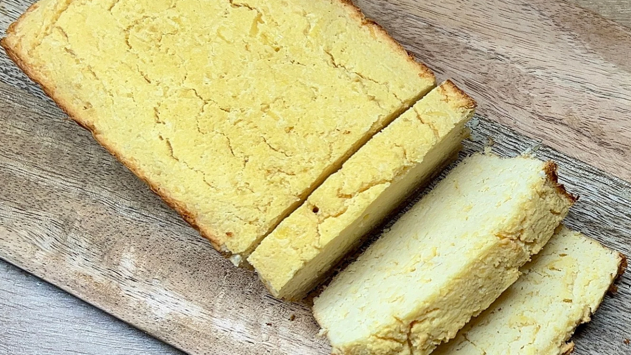 You are currently viewing Tęsknisz za grzankami? Przygotuj ten Keto Chleb z Serem Cheddar