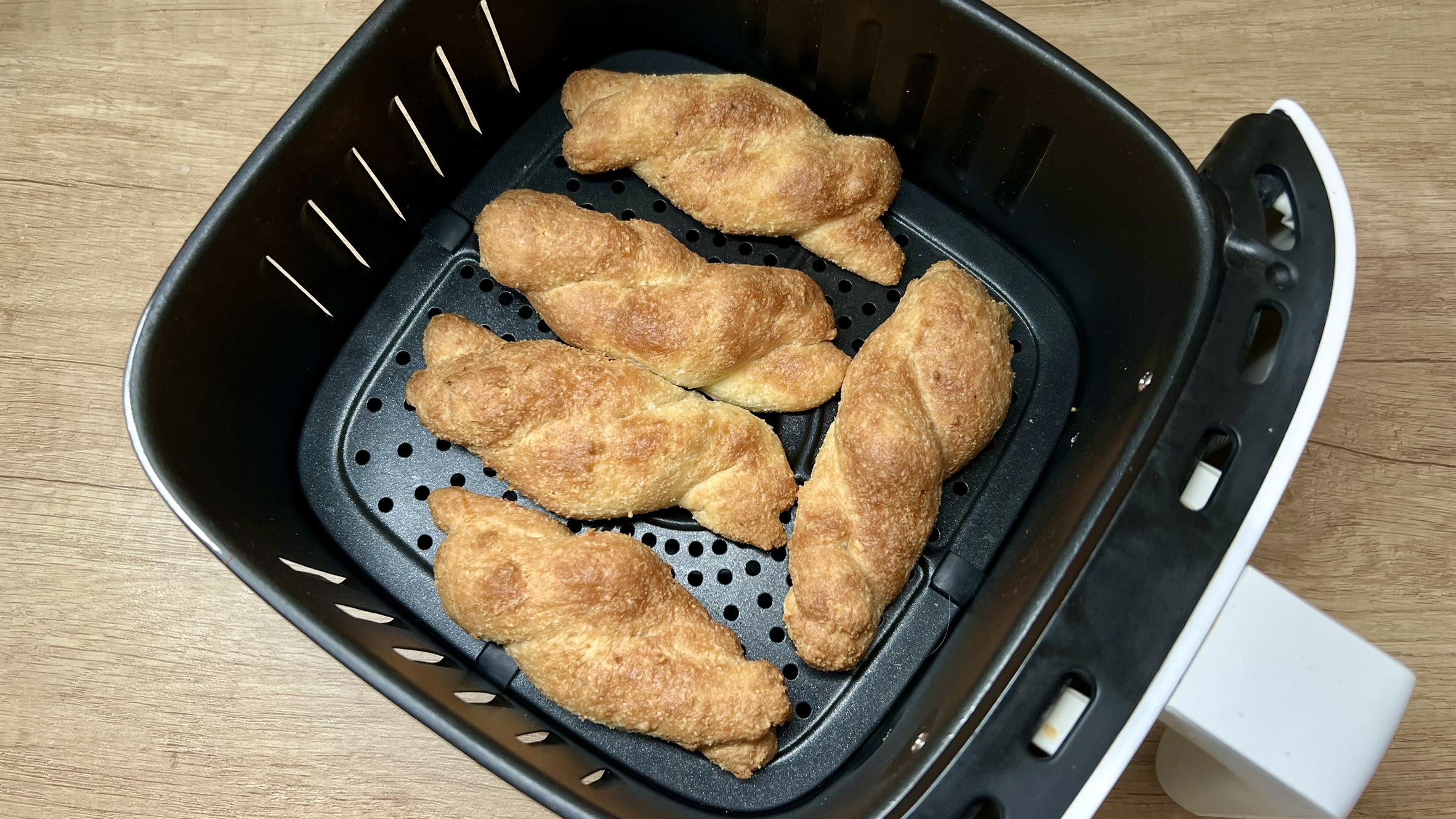 You are currently viewing Bułeczki Czosnkowe z Air Fryera BEZ MĄKI