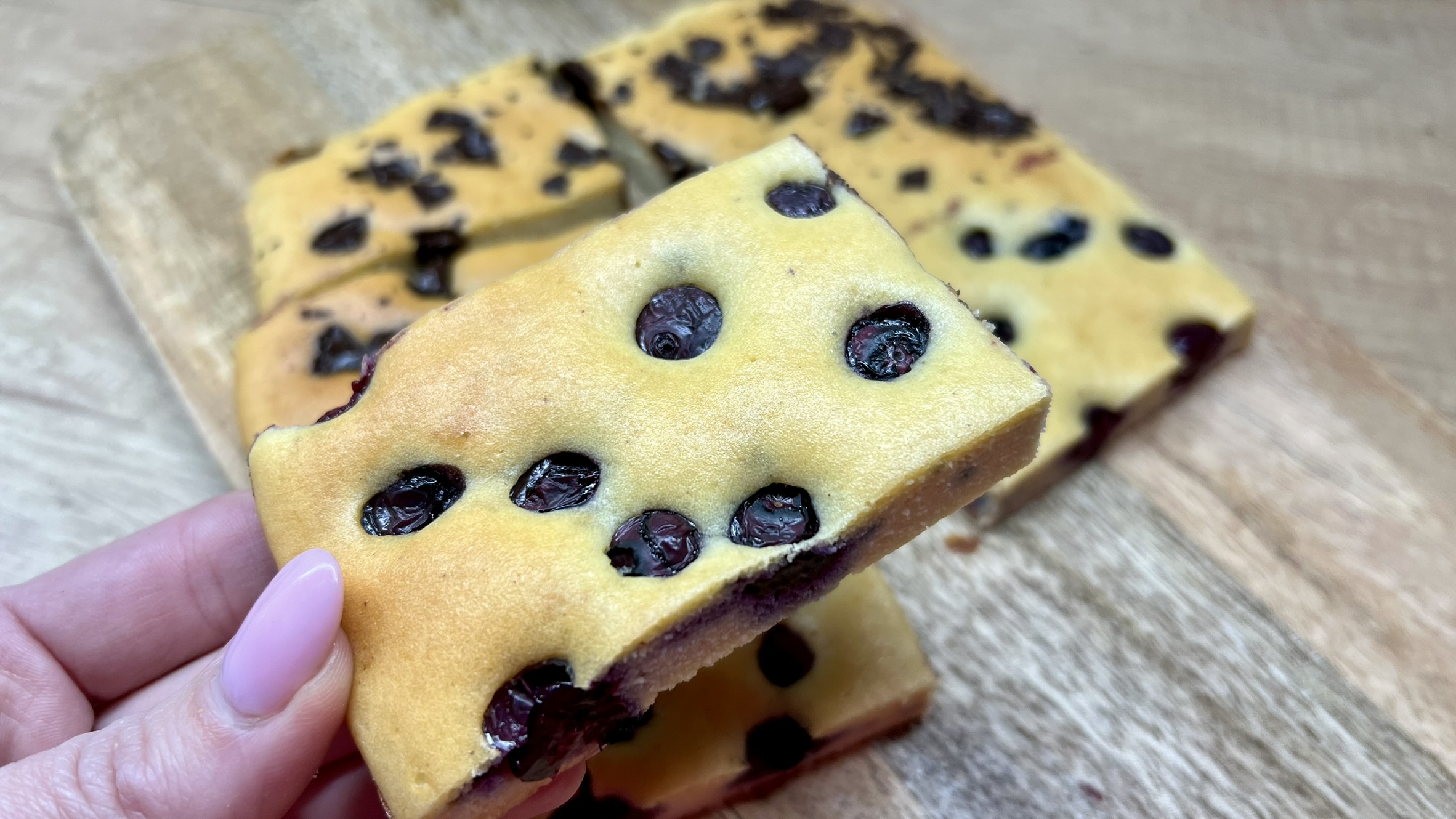 You are currently viewing Pieczony naleśnik bez białej mąki i cukru – puszysty i pyszny