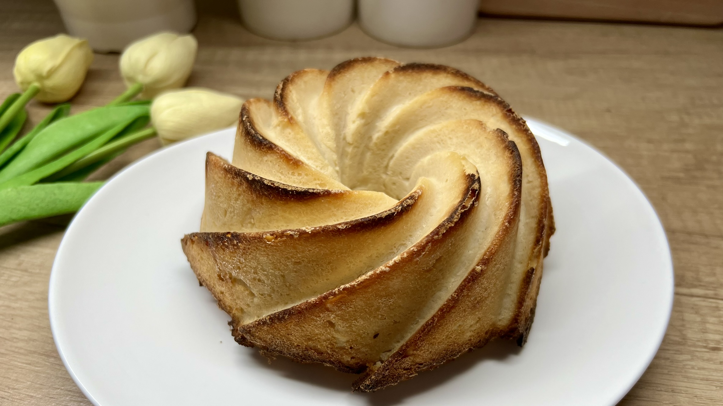 You are currently viewing Wielkanocna babka bez mąki i cukru – a smakuje jak ta tradycyjna