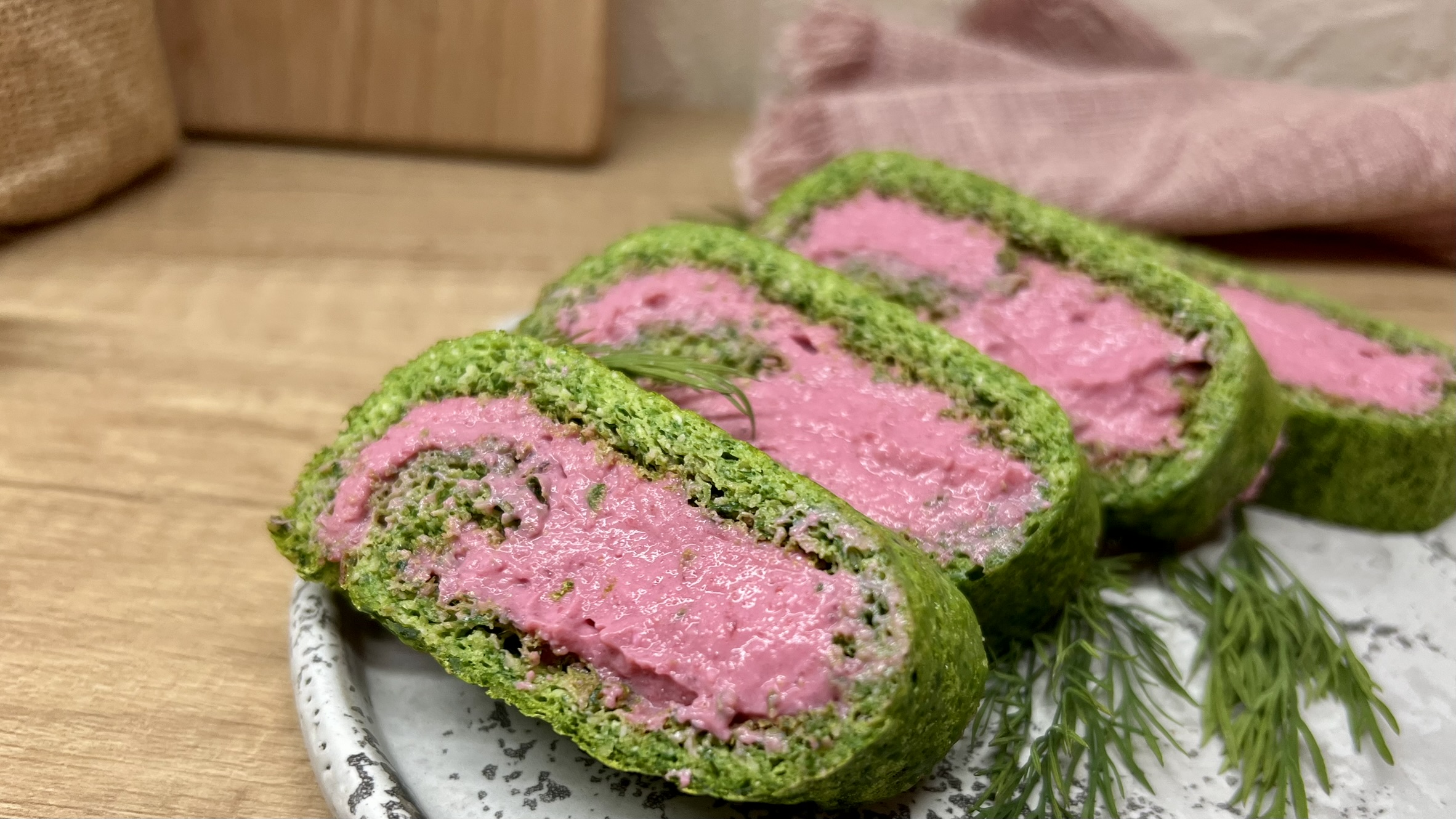 You are currently viewing Rolada Szpinakowa z Kremową Pastą Serowo-Jajeczną to HIT nie Tylko na Święta