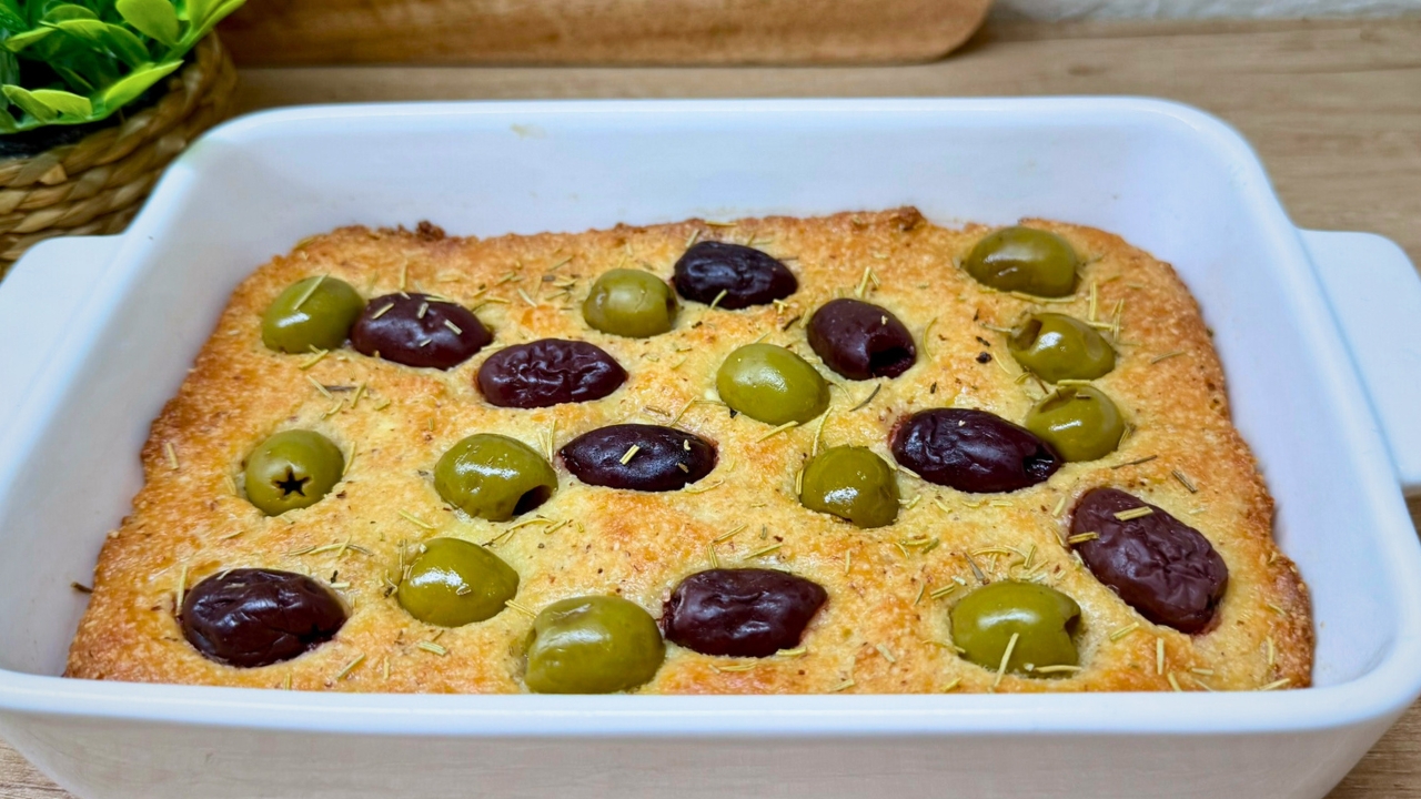 You are currently viewing Jak zrobić KETO FOCACCIĘ z rozmarynem i oliwkami w domu! Bez mąki