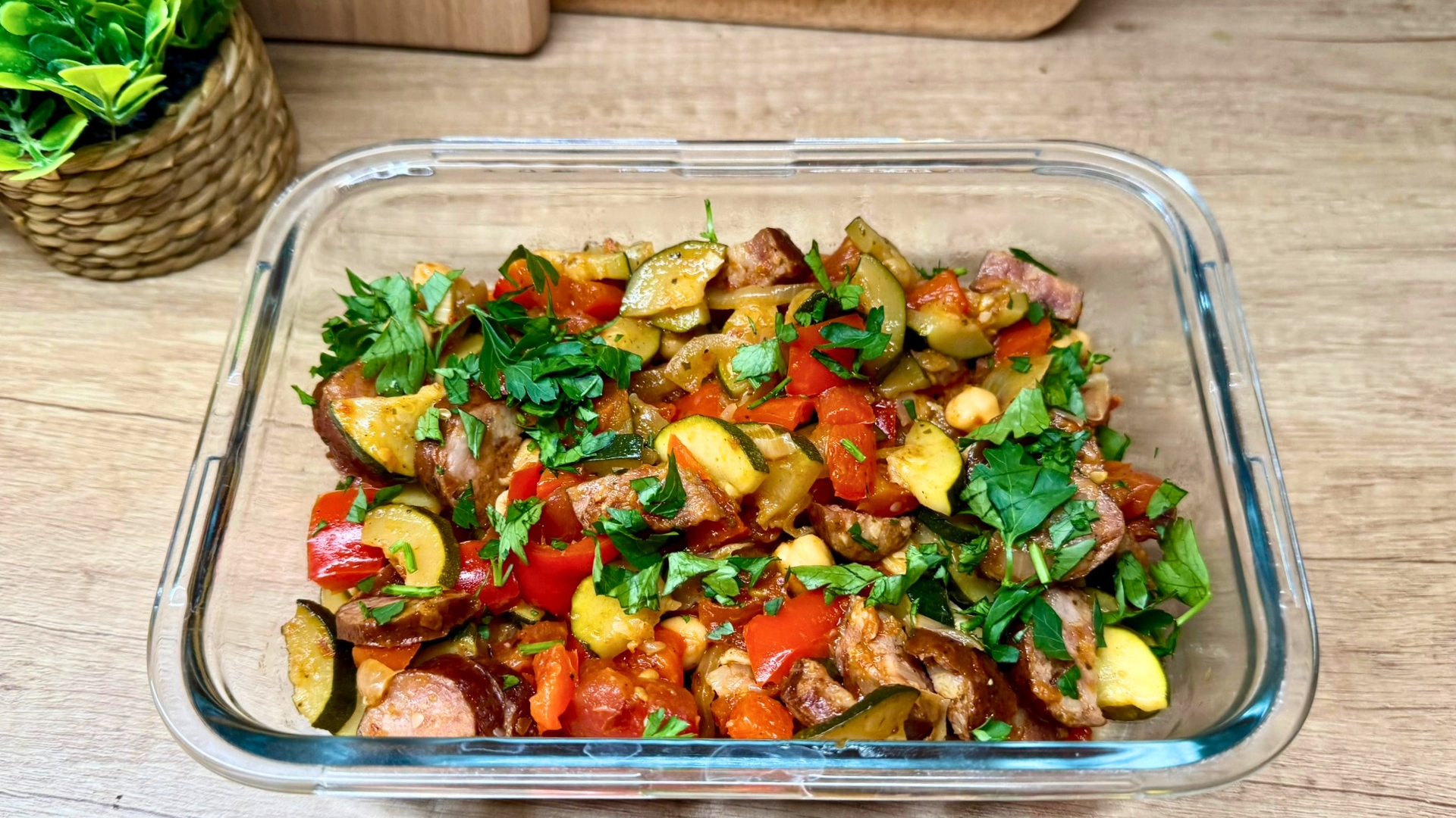 You are currently viewing Jak zrobić pyszne leczo Low Carb – przepis krok po kroku