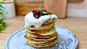 Read more about the article Proste KETO placuszki z serka wiejskiego | Idealne na śniadanie