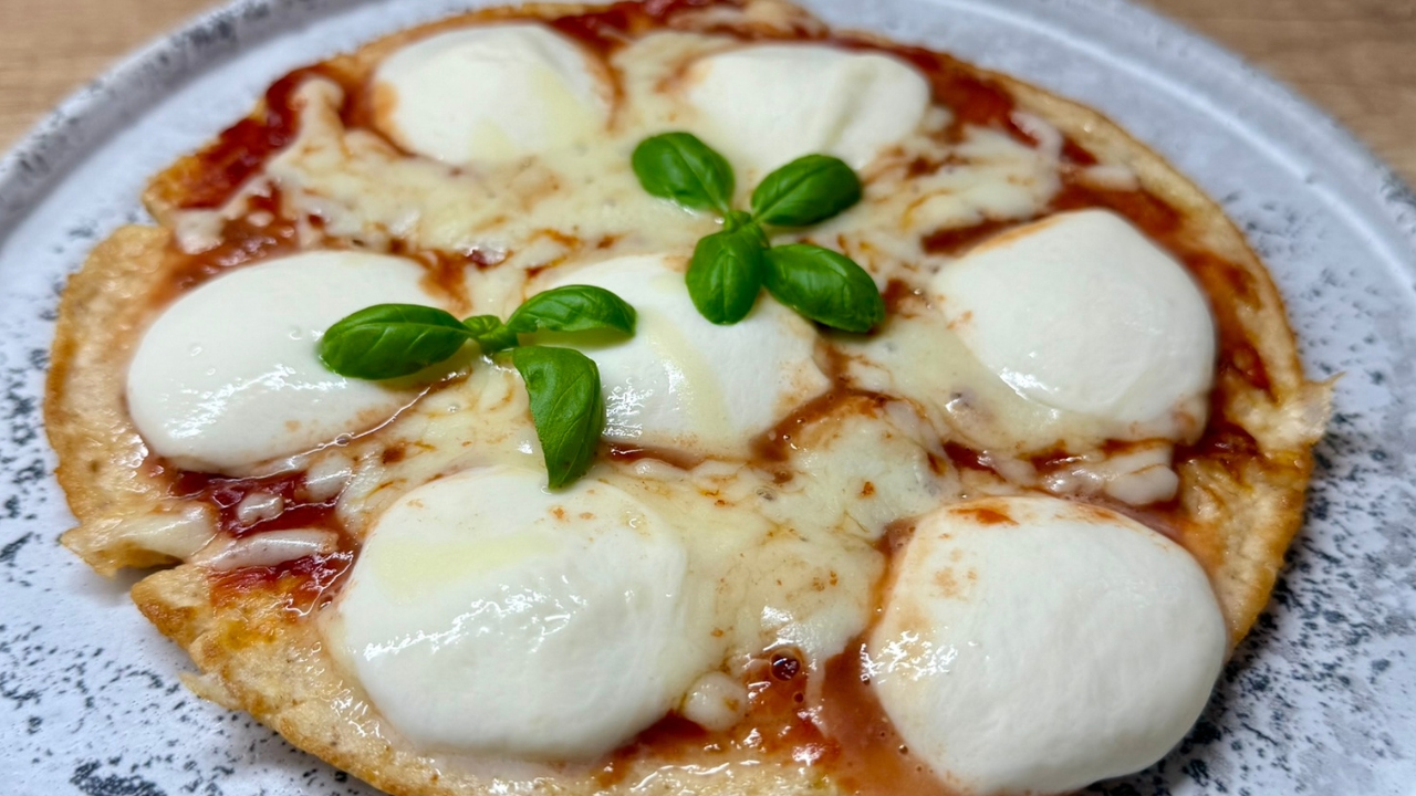 You are currently viewing Bez mąki Bez piekarnika – Pizza z patelni LOW CARB w 15 minut